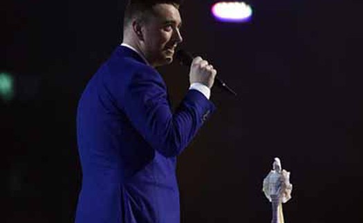 Sam Smith thống trị cả BXH đĩa đơn và album tại Anh